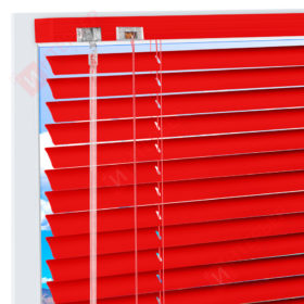 Горизонтальные алюминиевые жалюзи на пластиковые окна - цвет транспортно-красный